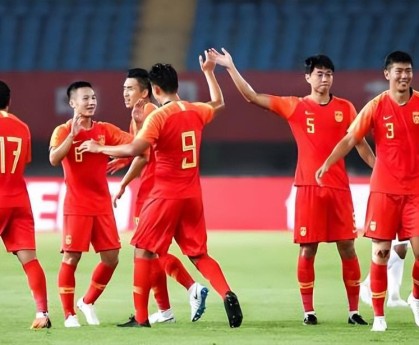 huatihui-为朱鹏宇点赞！明知道他受伤踢不了鲁能，依然跟英博来客场备战
