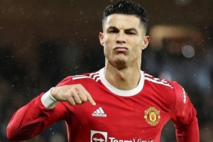 hth-西媒：对手买强援曼联行动慢 C罗留队决定有所动摇